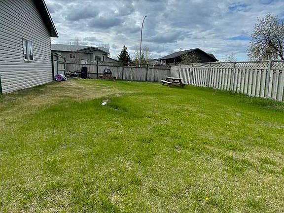 2nd image of 12 W Bison Cres