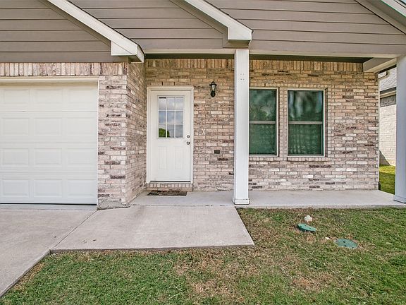 3rd image of 805 N Ridge Dr