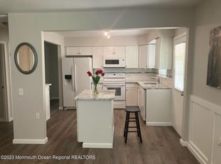 15 Maplewood Dr #B, Manchester Township, NJ 08759