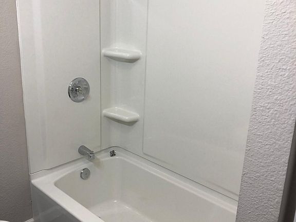 5th image of 2405 Elm St #B