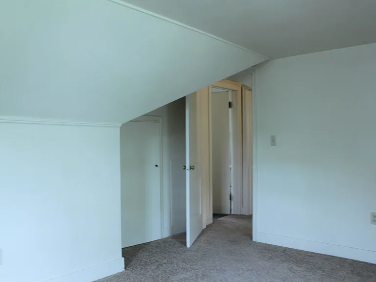 128-134 1/2 University Ln — Photo 21