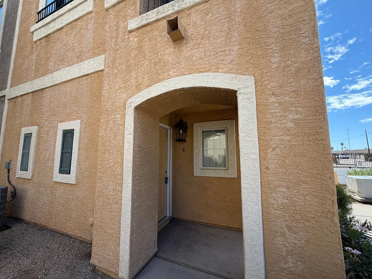 $0 First Month! Spacious 2BR/2.5BA Gated Townhome w/ 2-Car Garage & Pool — Photo 2