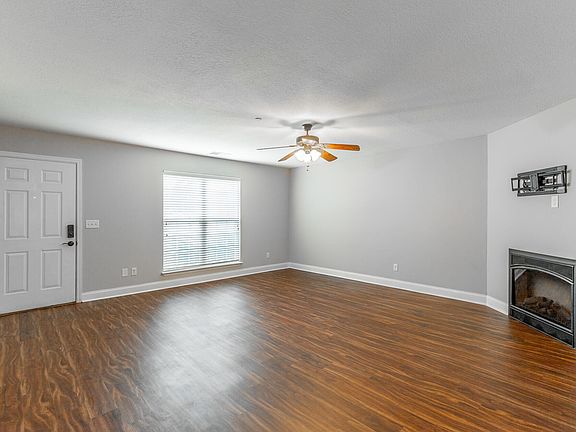 5th image of 1101 Maple Tree Ln