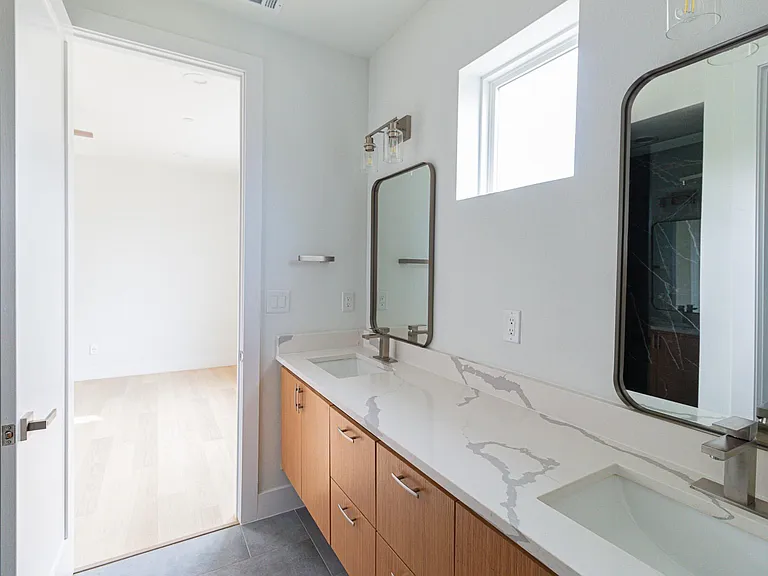 4210 Roseland Ave #104 — Photo 19