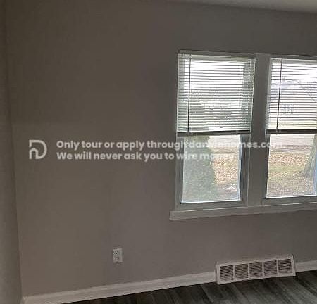 4th image of 25290 Briardale Ave