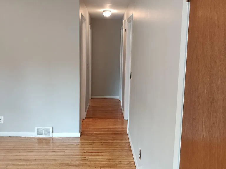 411 W Hickory St — Photo 7