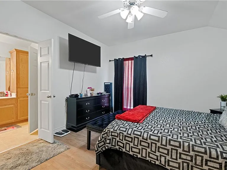 860 N Lacy Dr — Photo 6