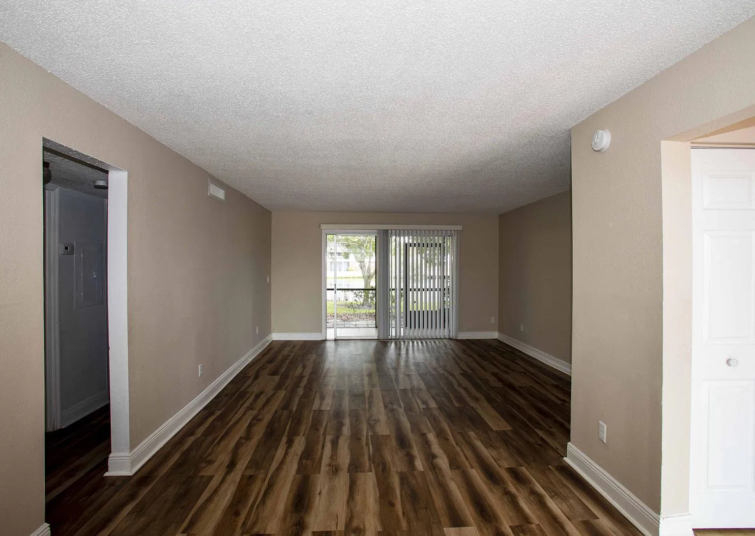 1 bed, 762 sqft, $1,300 — Photo 3