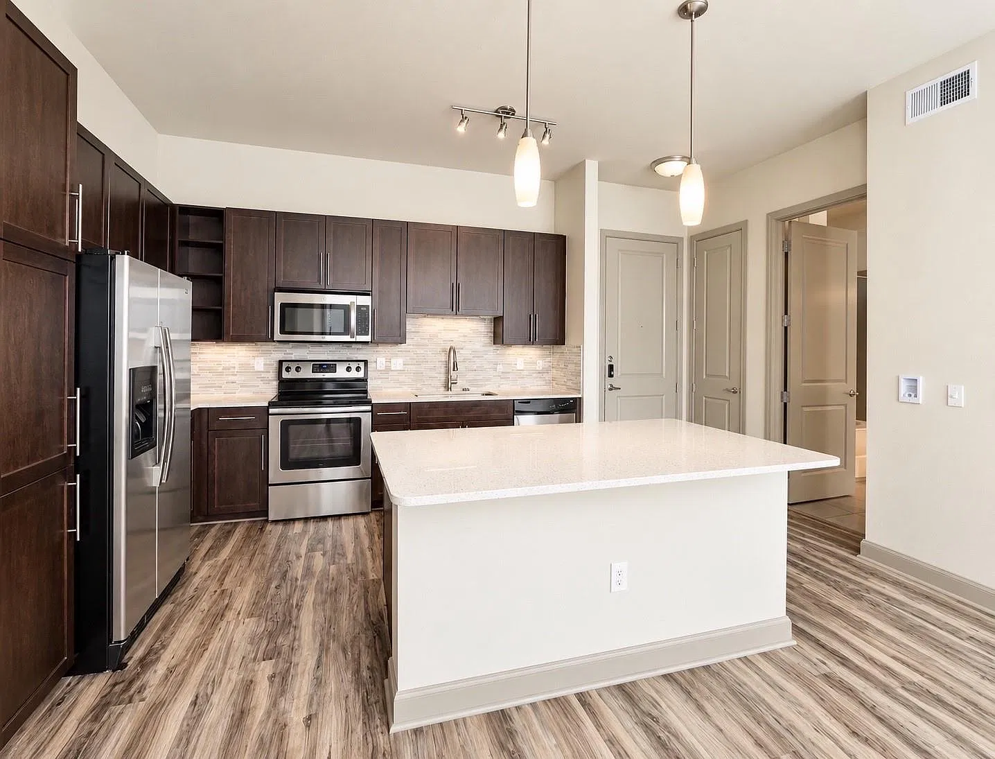 2 bed, 2.0 bath, 1270 sqft, $1,850 — Photo 3