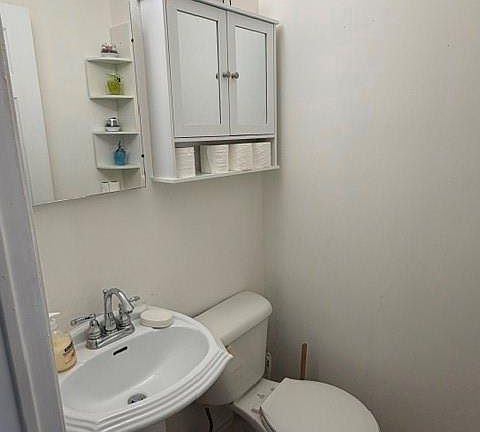 2nd image of 42 Orchard Pl