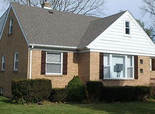 1002 Glen Ct, Waukegan, IL 60085