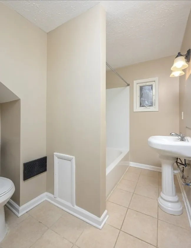 3 bed, 1734 sqft, $1,050 — Photo 1