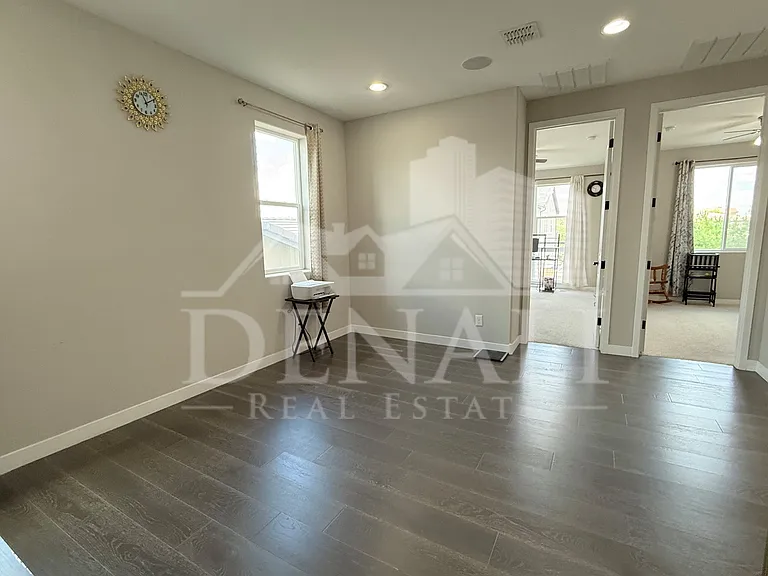 1729 W Myrna Ln — Photo 24