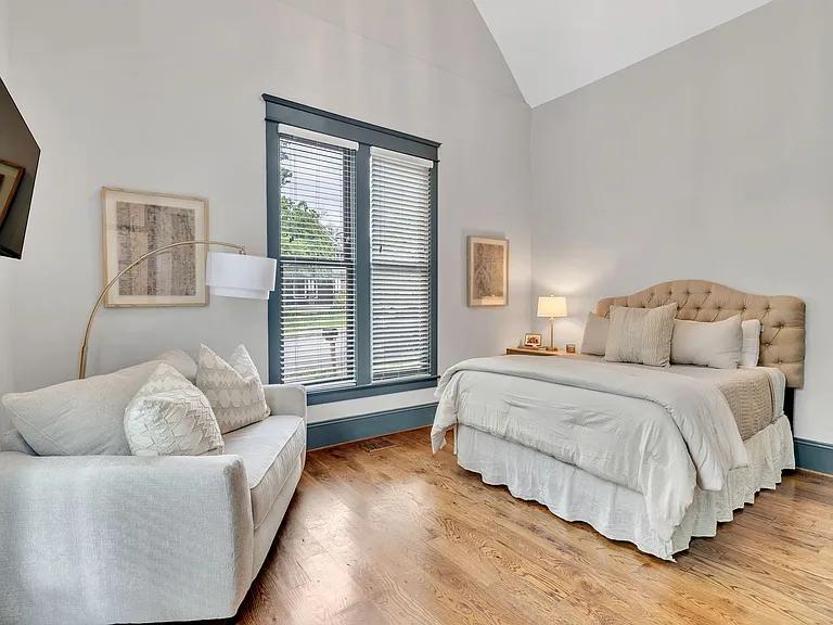 908 Fatherland St — Photo 16