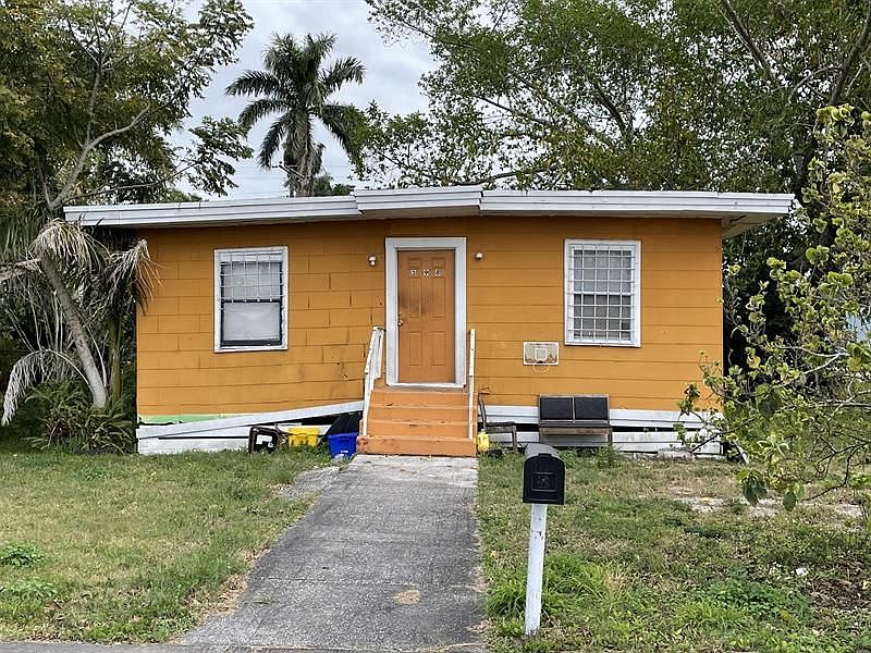 2nd image of 398 Cypress Ave