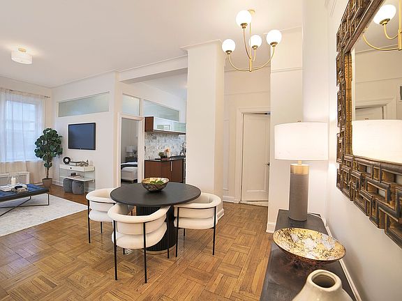 2nd image of 176 W 87th St