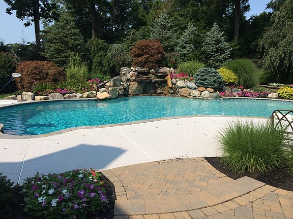 Beautiful Heated Gunite Pool