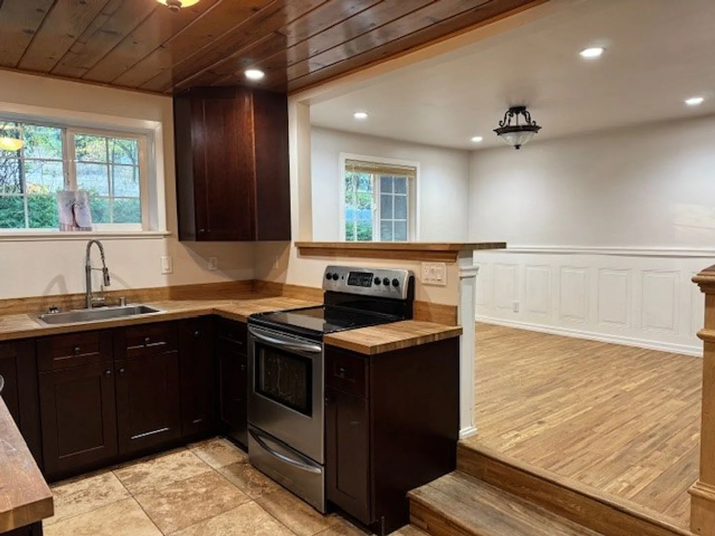 Updated 2 Bedroom 2 Bathroom Home close to Cedar Ridge Y — Photo 2