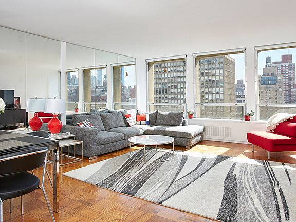 3rd image of 300 E 33rd St APT 15A