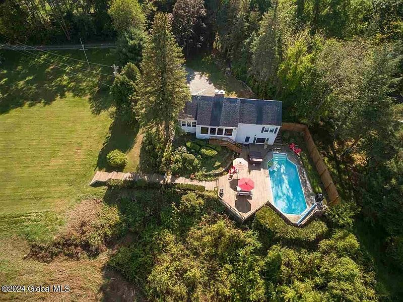 3rd image of 619 Pinewoods Avenue