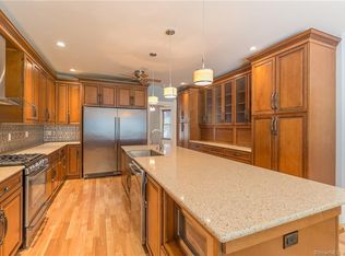 18 Main St, East Hampton, CT 06424