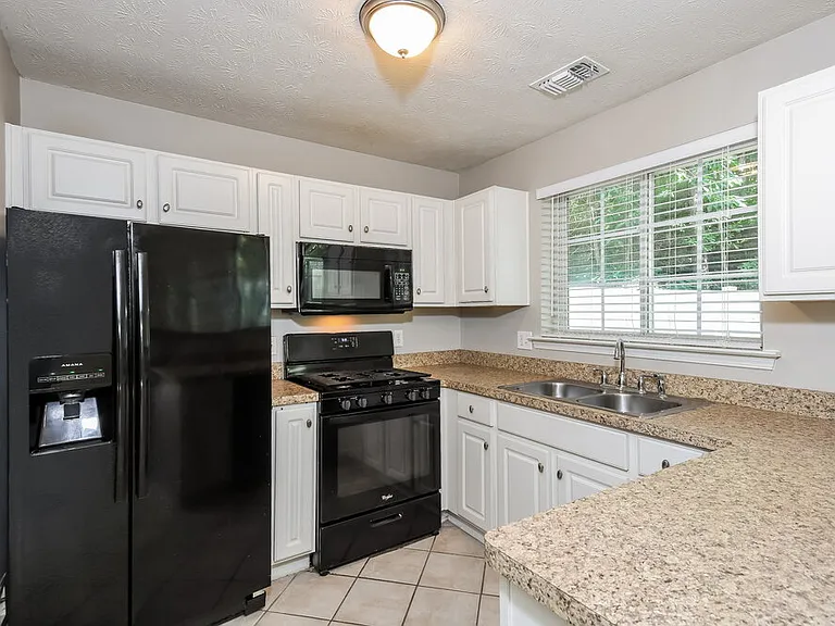 1204 W Oaks Way — Photo 8