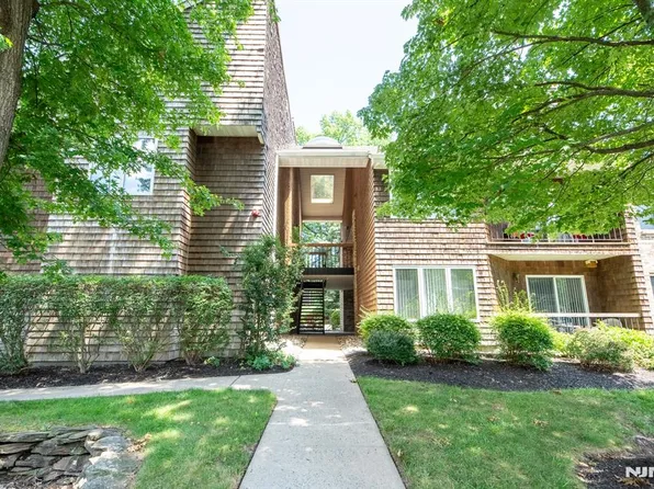 7 Tulip Cres APT 2D, Little Falls, NJ 07424