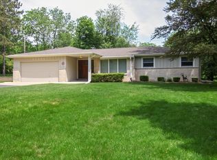 21400 W Bagpipe Ct, New Berlin, WI 53146