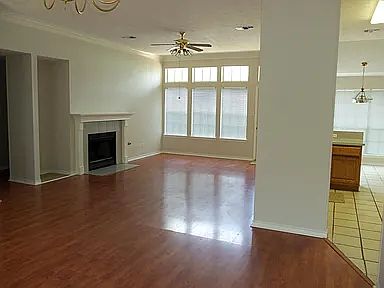 3rd image of 1709 Laura Ln