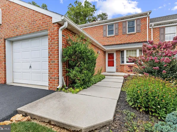 235 Wyntre Brooke Dr #6, York, PA 17403