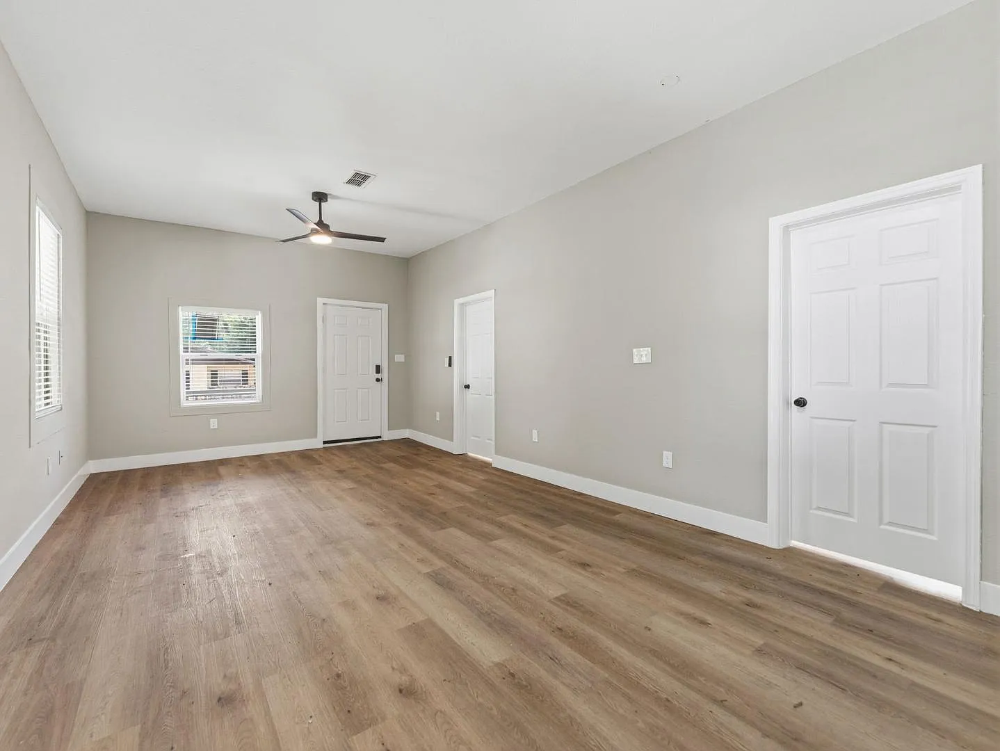1740 W Cherry St — Photo 3