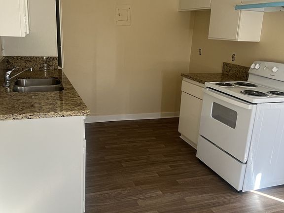 3rd image of 229 W Queen St APT 14