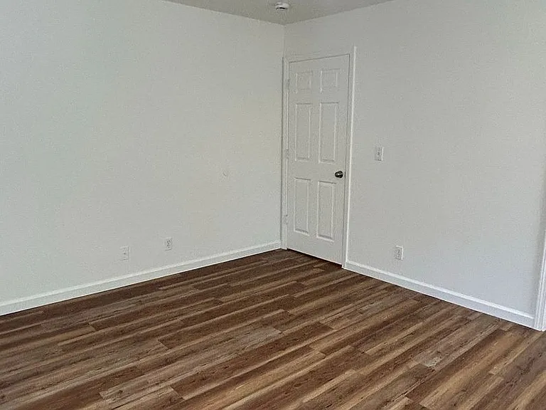 725 W 4th Ave — Photo 16