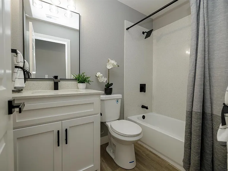 2423 Miller Ave — Photo 13