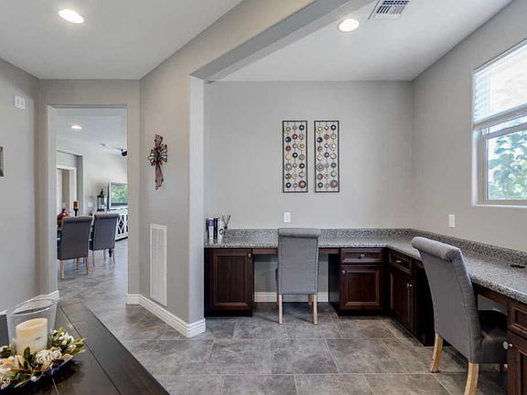 4th image of 881 E Verde Blvd