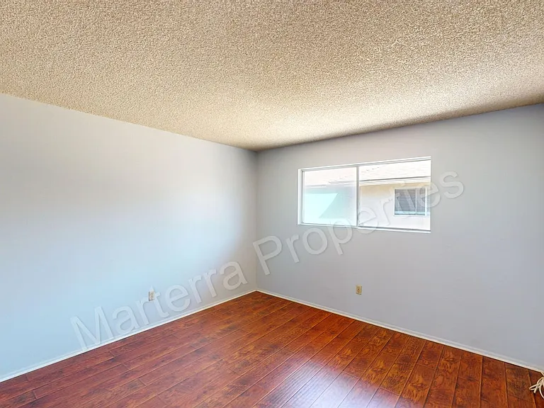 2314 E Ball Rd — Photo 14