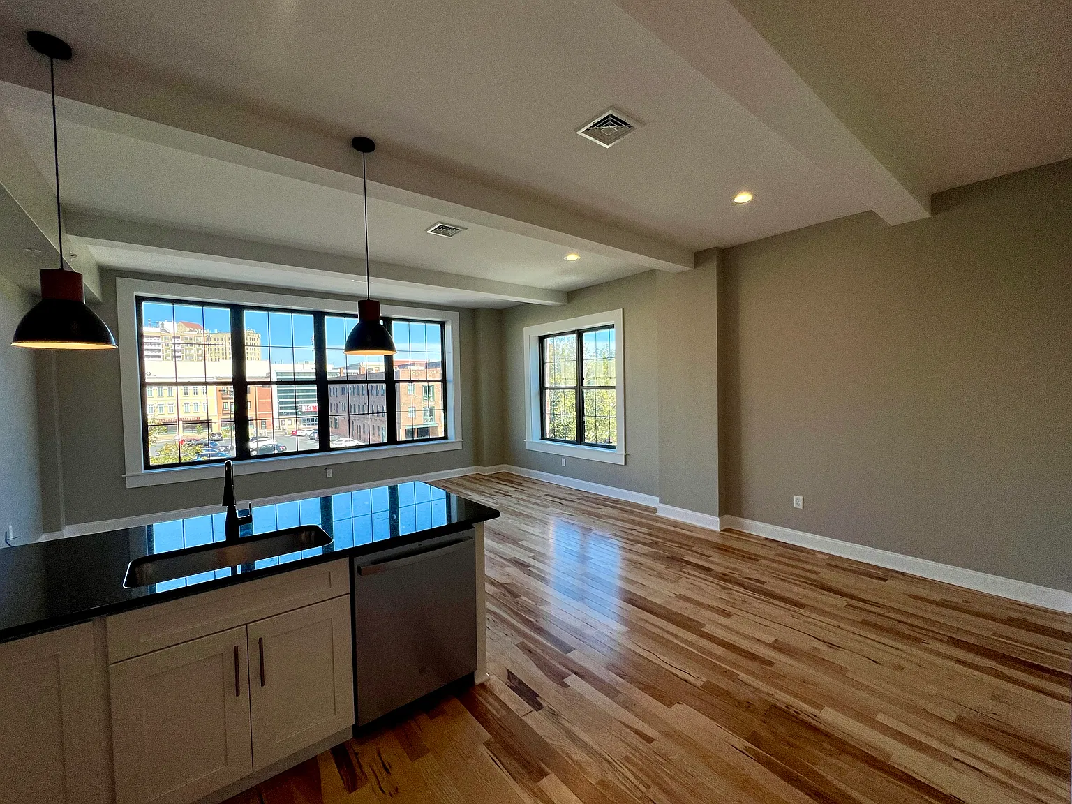 1 bed, 835 sqft, $1,650 — Photo 3