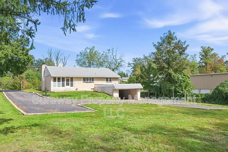 3 bed, 1.0 bath, 1456 sqft, $2,990 — Photo 1