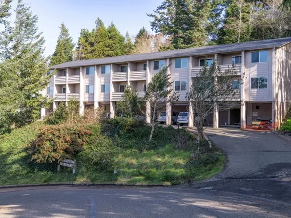 2181 Hamilton St, North Bend, OR 97459