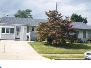 159 Pinewood Dr, Levittown, PA 19054