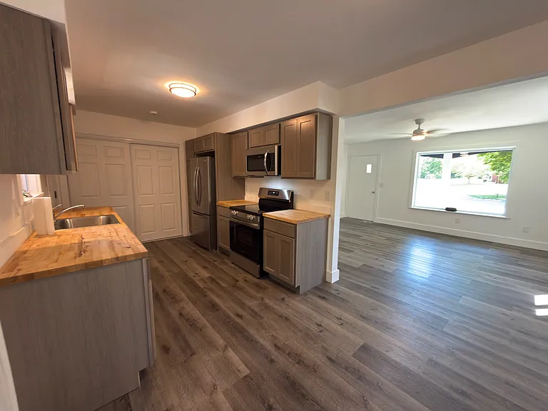 404 S Broad St — Photo 6