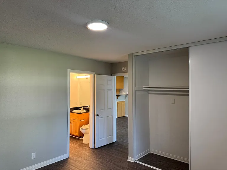 Villa Del Sol Apartments — Photo 140