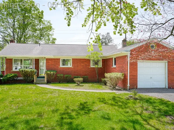 29225 Grove St, Livonia, MI 48154