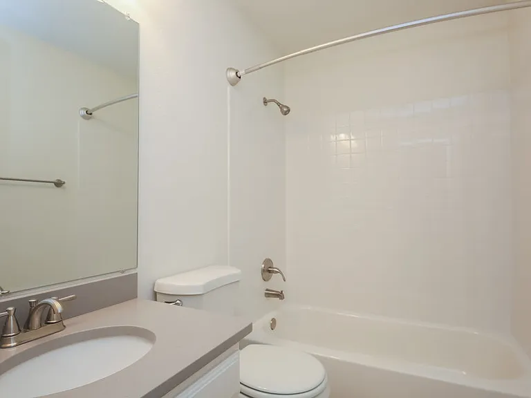 657 Edgewood Dr — Photo 16