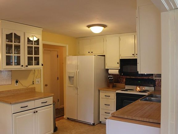 5th image of 880 Salem St
