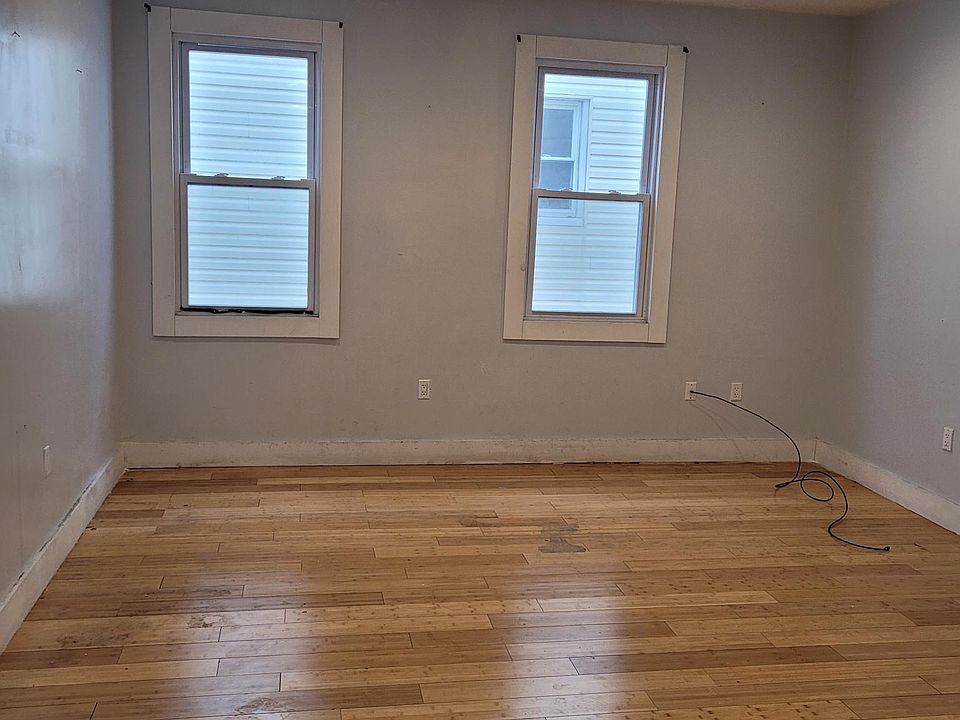 2nd image of 98 Woodlawn Ave Floor 2