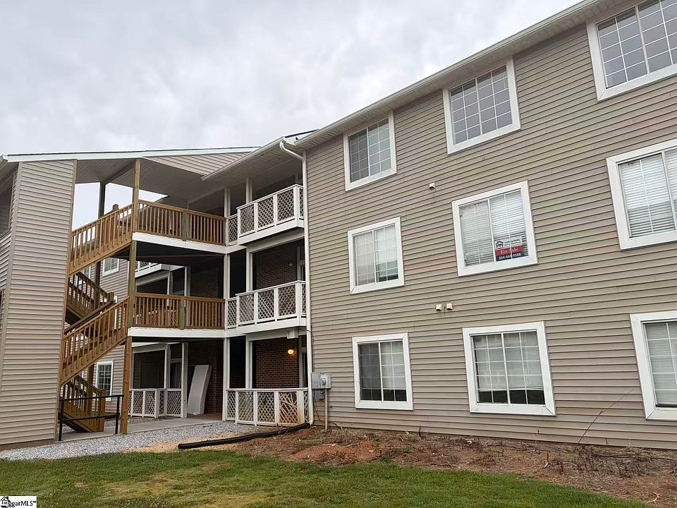 1st image of 220 Elm St APT 523