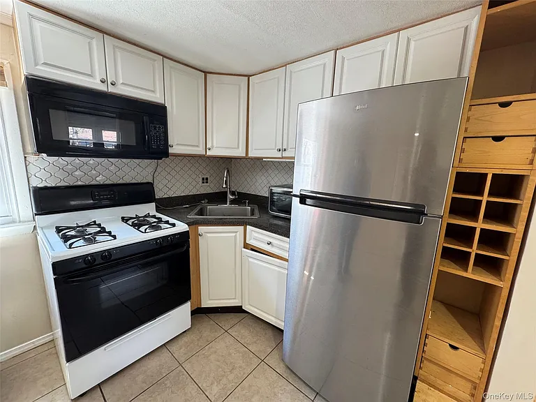486 Silver St — Photo 3