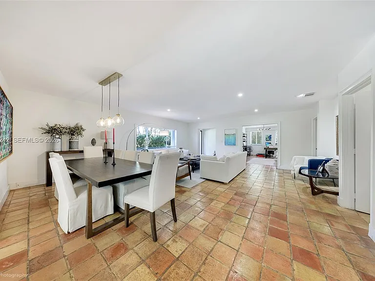 526 Satinwood Dr — Photo 7