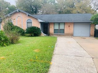 6411 King Post Dr, Houston, TX 77088